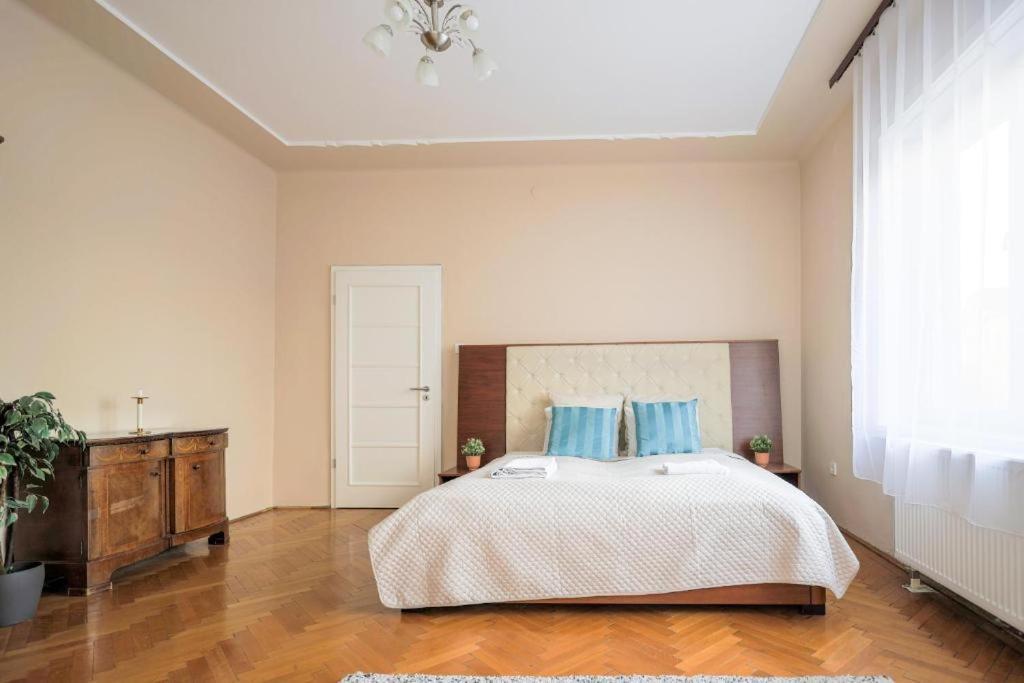 Downtown Vintage Home By Bella Budapest Ngoại thất bức ảnh