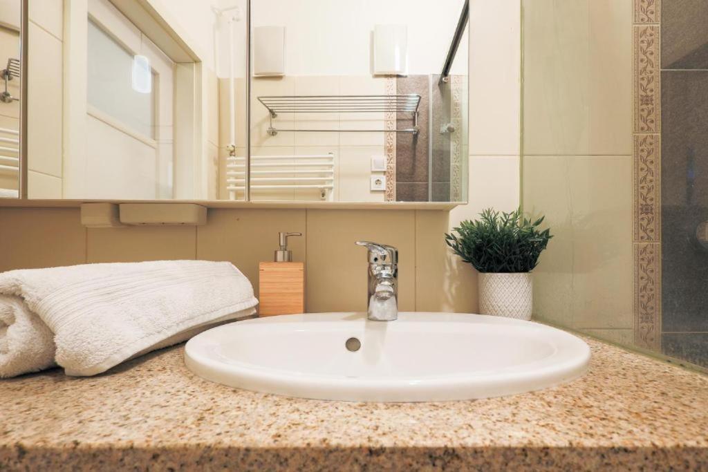 Downtown Vintage Home By Bella Budapest Ngoại thất bức ảnh