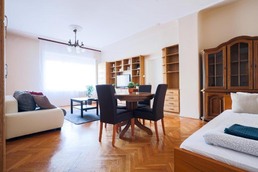 Downtown Vintage Home By Bella Budapest Ngoại thất bức ảnh
